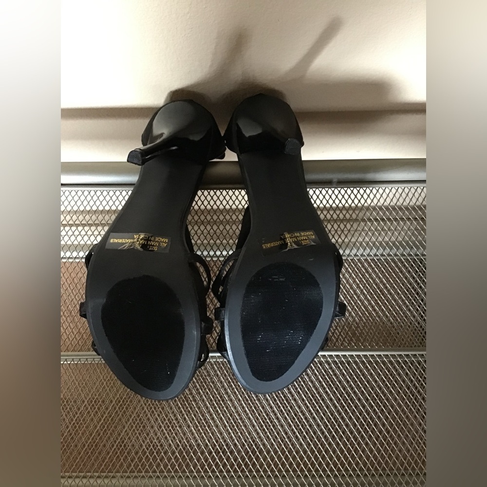 Qupid black stiletto heels with ruffles. Dressy satiny shoes. Size 7.5 - Picture 10 of 12